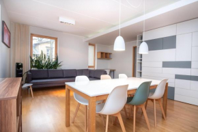 Dream Stay - Stylish Apartment near Old Town with Free Parking